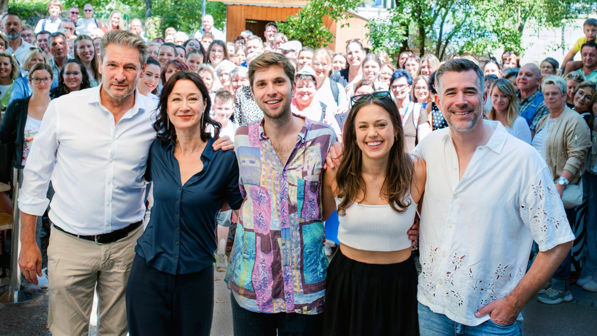 Around 1000 fans experience the stars of the successful ARD series up close